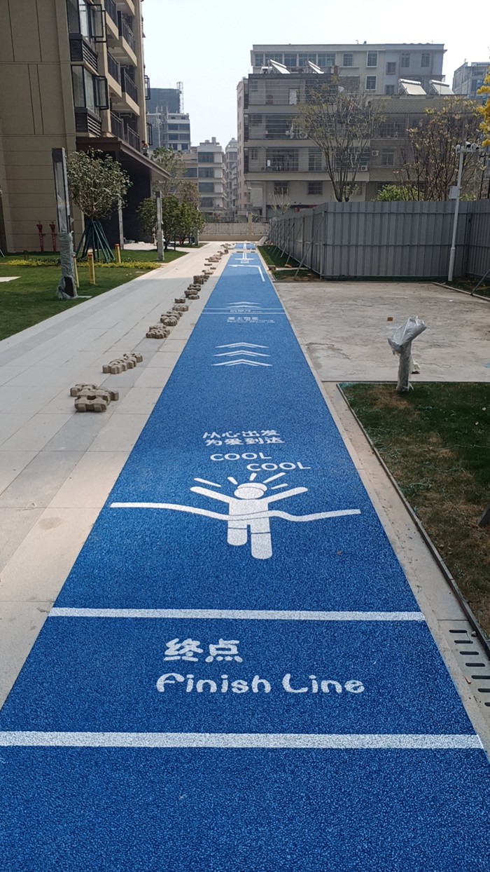 透水混凝土地坪是一种新型环保地面铺装材料